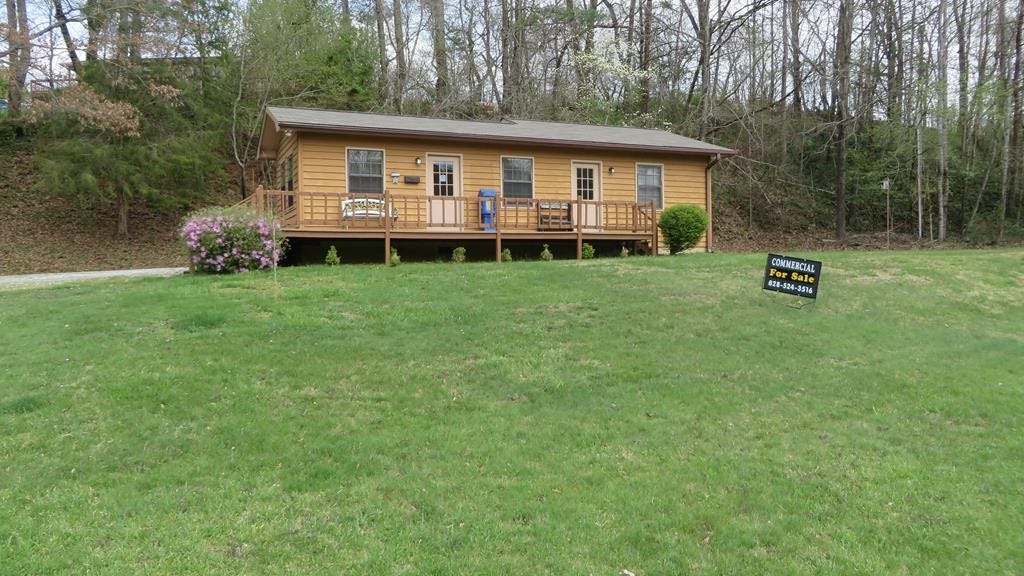 2826 Highlands Rd  