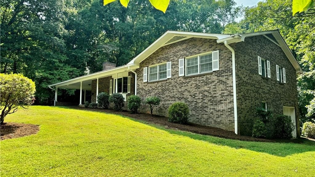160 Valleybrook Dr  