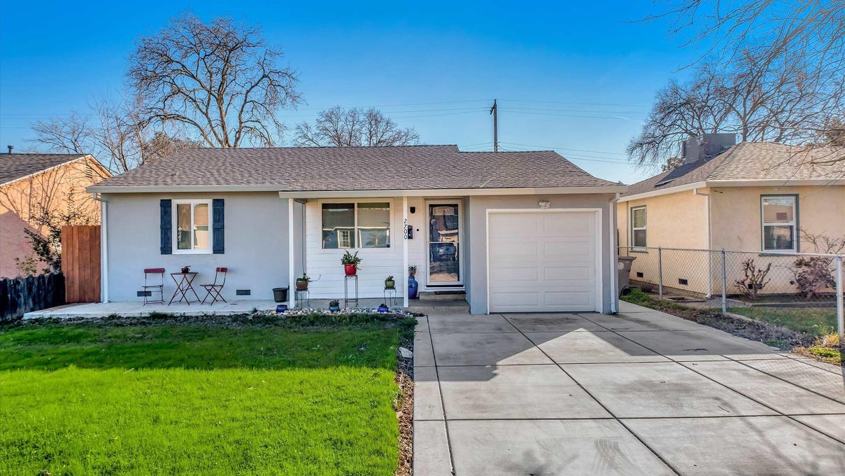 2700 24Th Ave, SACRAMENTO, CA 95820 House for Sale