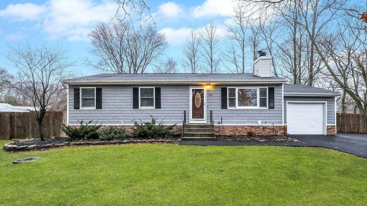 105 Broadway, Rocky Point, NY 11778 House for Sale