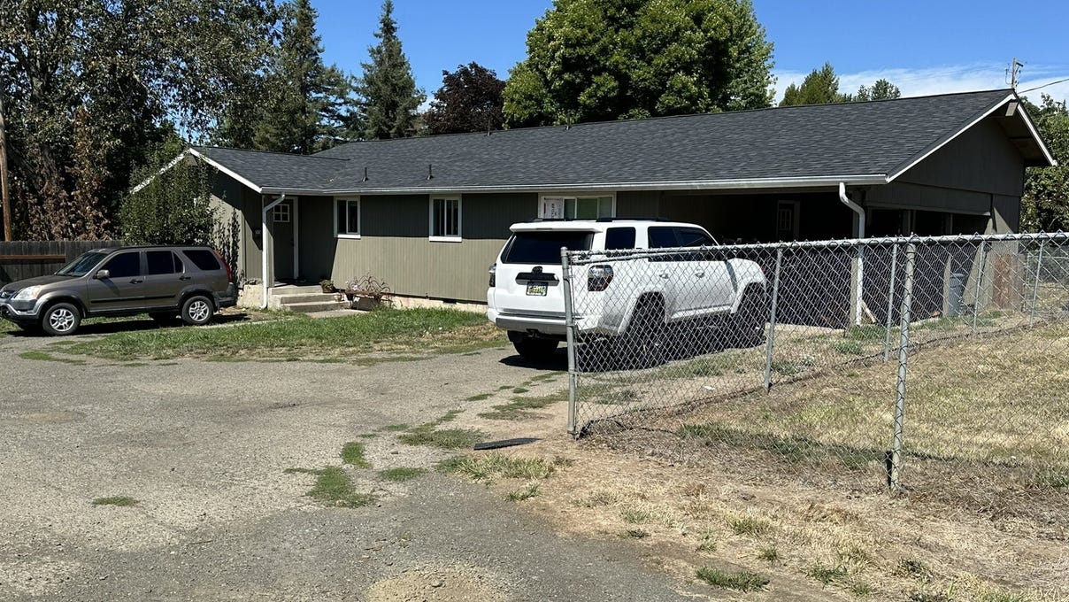 53 SE Darrell Ave  