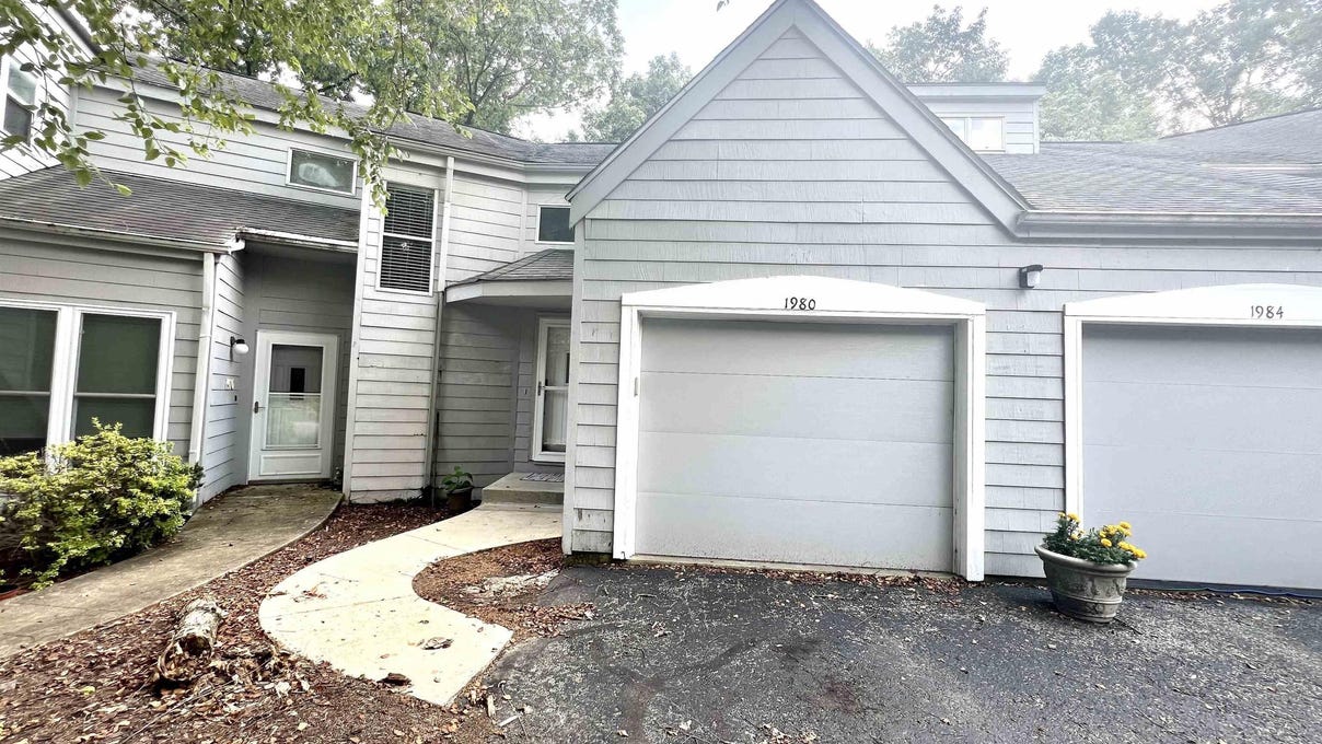 1980 S Bay Pointe Dr  