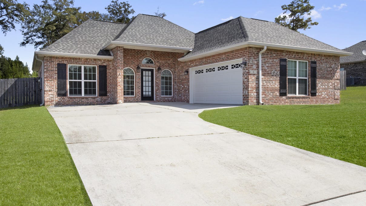 6 Ozark Pl  