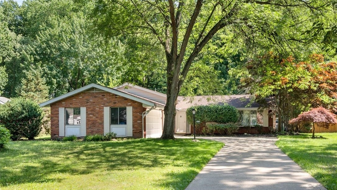 27099 Driscoll Lane, North Olmsted, OH 44070 House for Sale