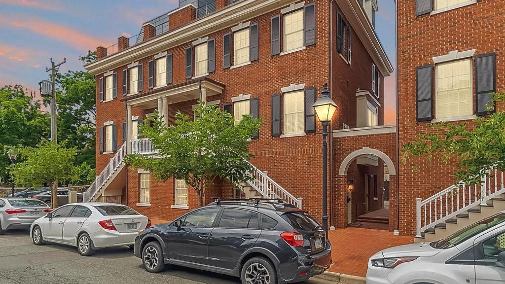 317 STREET, FREDERICKSBURG, VA 22401 Townhouse for Sale