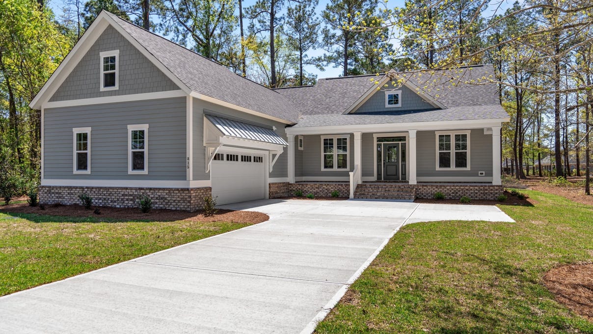 678 Breezewood Dr SE  