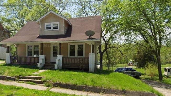 1006 Main St  