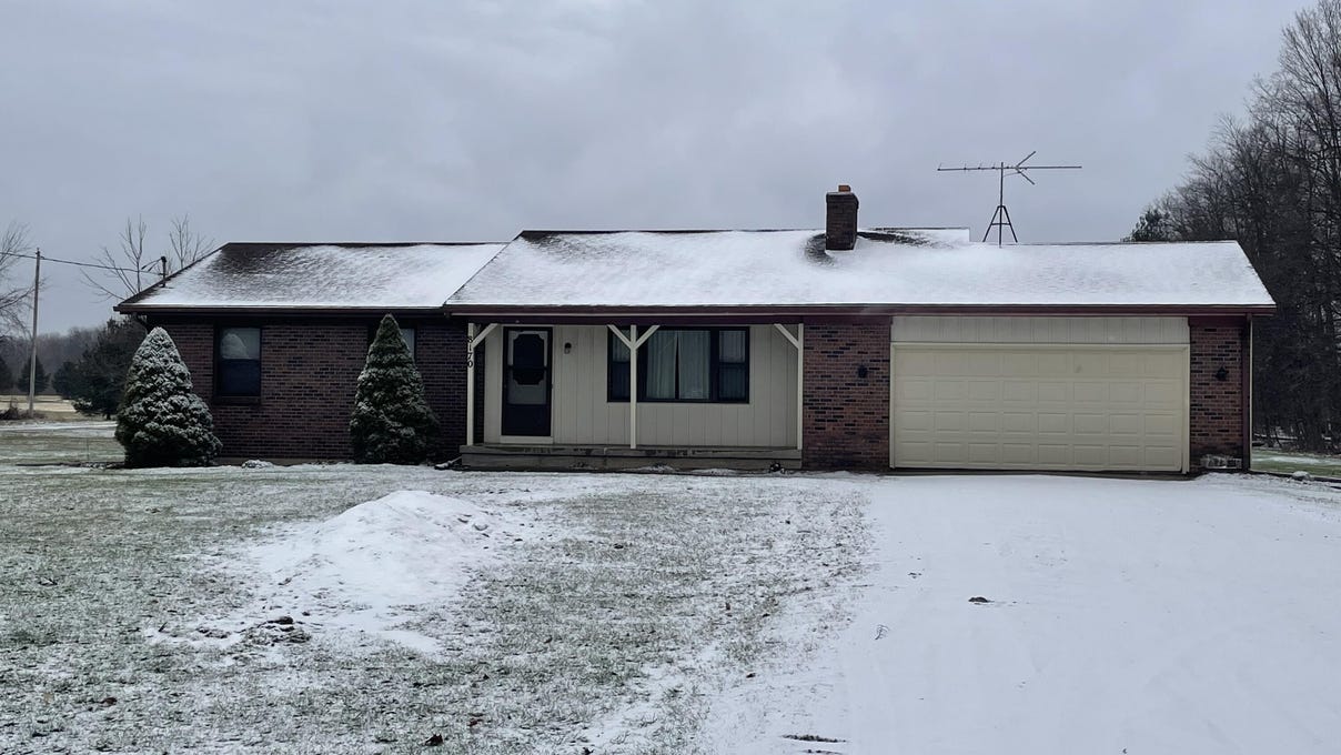 8170 Division Avenue NE, Comstock Park, MI 49321 House for Sale