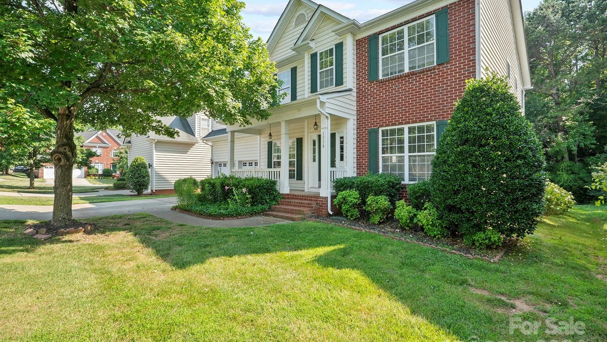 1318 Bedlington Dr NW  