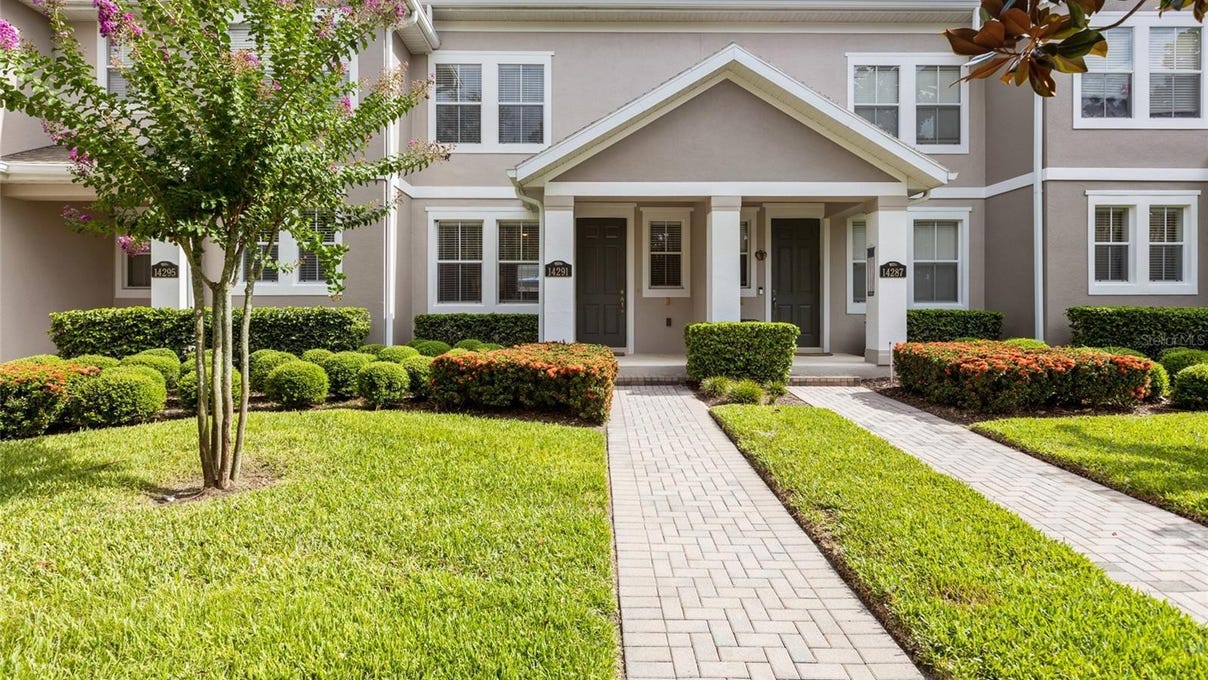 14291 Avenue of the Grvs