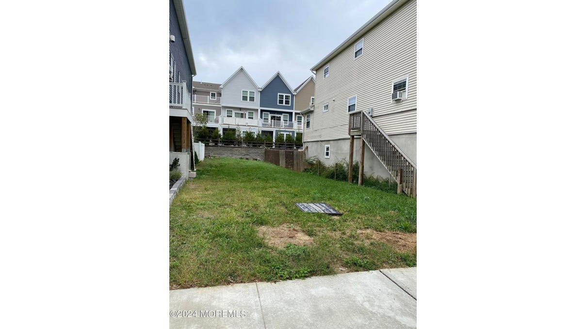 17 Locust St