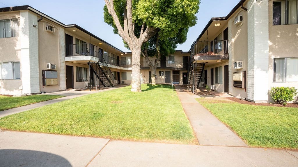 1699 N Arrowhead Ave  