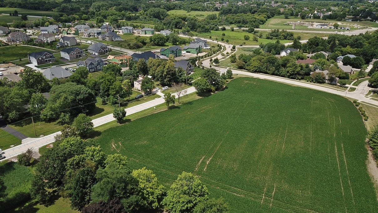 1s700 Deerpath Rd  