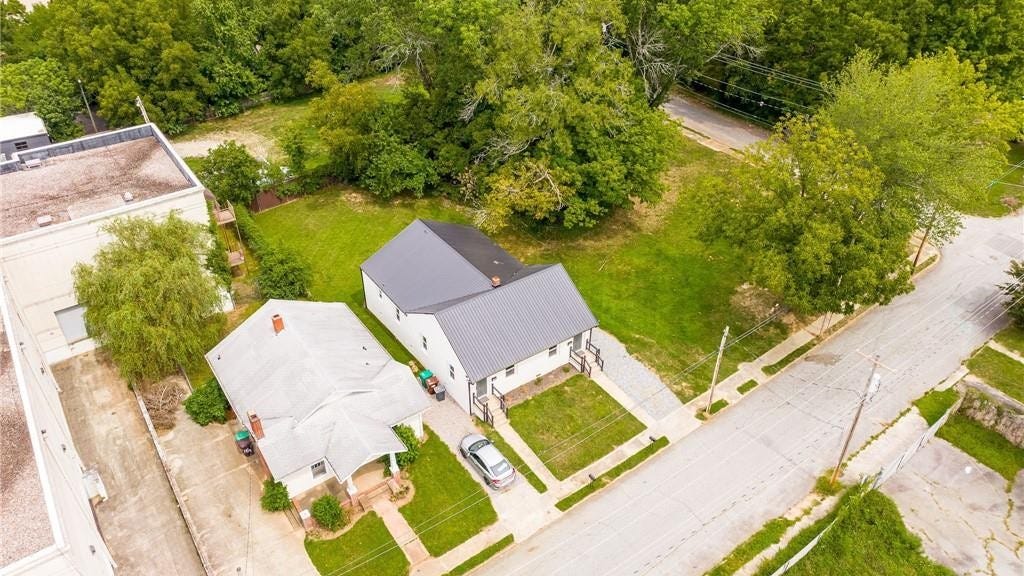 315 Monroe Pl  