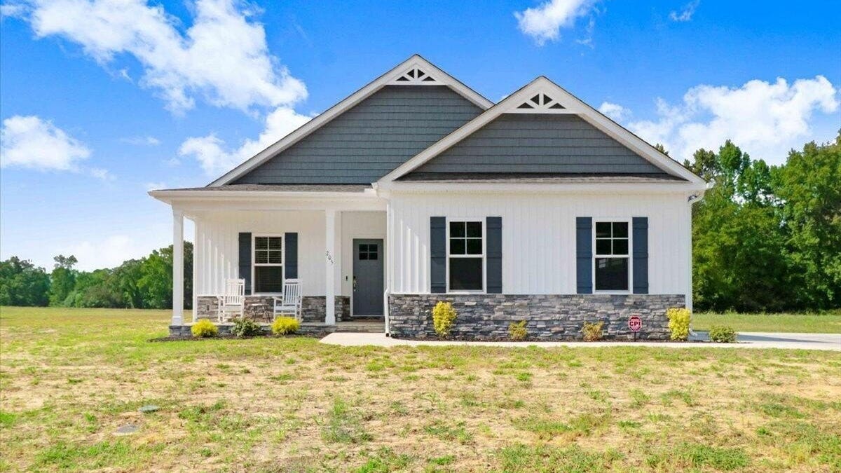 205 Creeks Edge Dr  