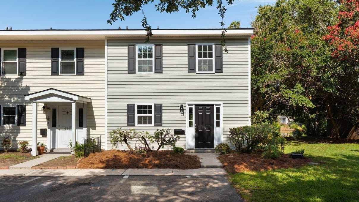 418 Carriage Ln  
