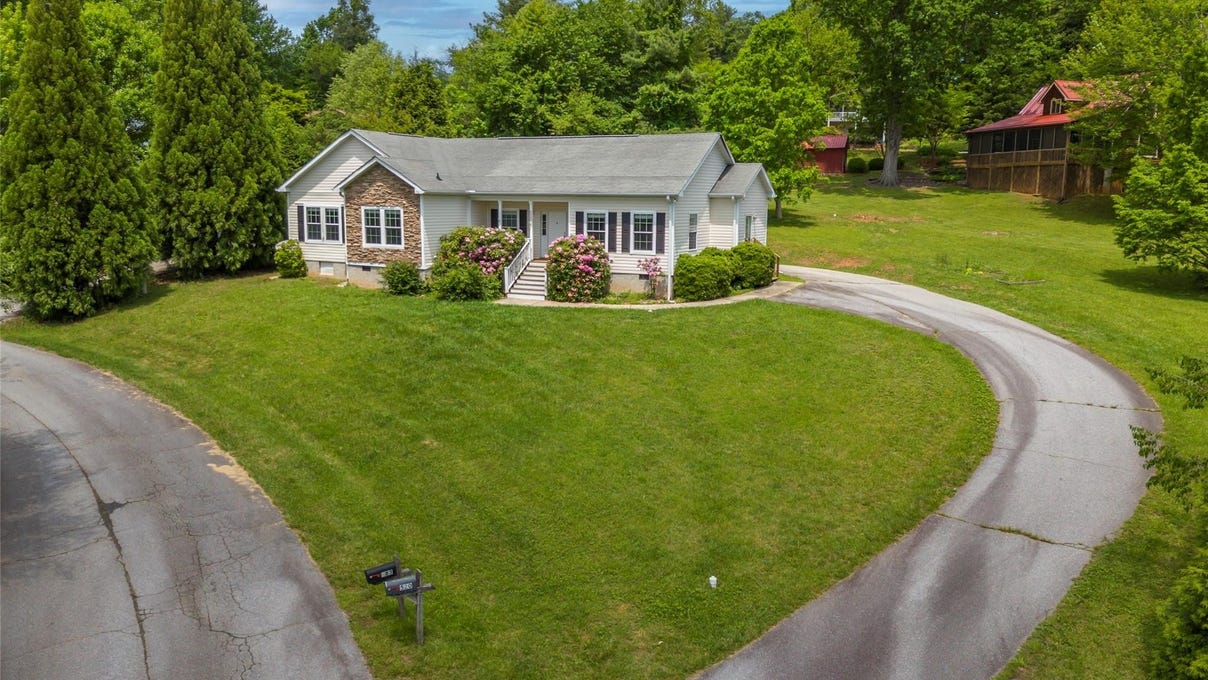 520 Meadow Vw Dr  