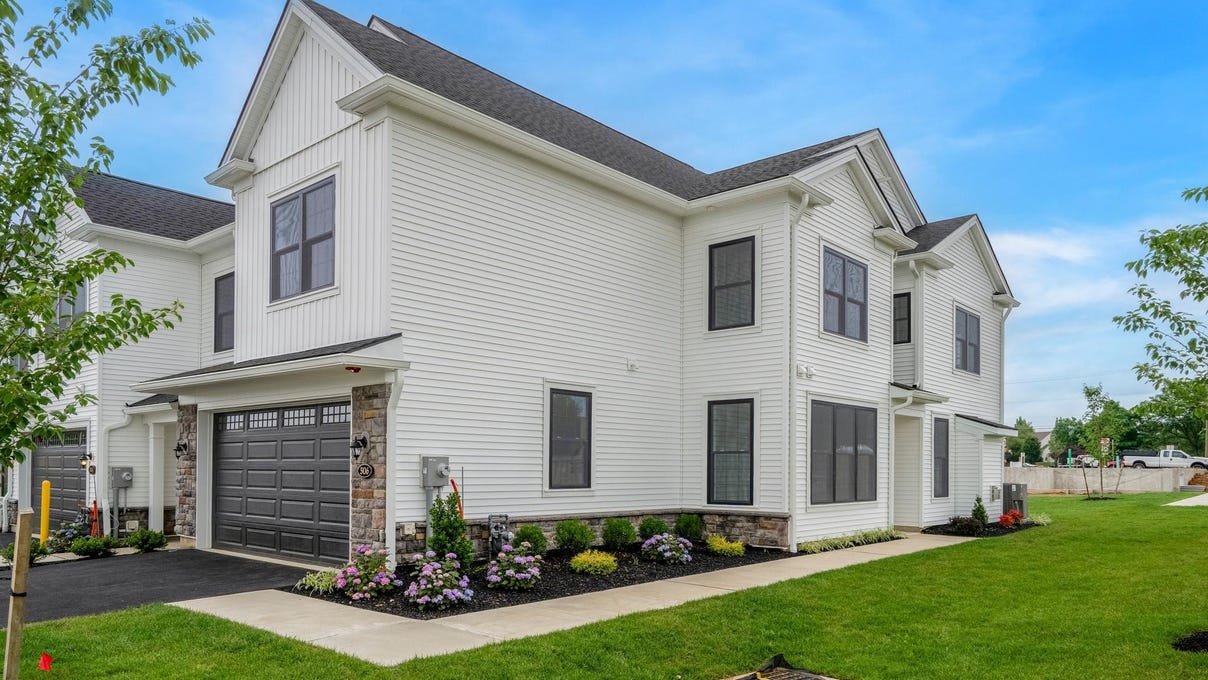 002 MCNANEY FARM DR Dr