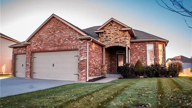 1203 Hillmann Ln  