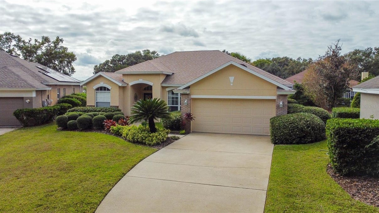 588 Lakeworth Cir