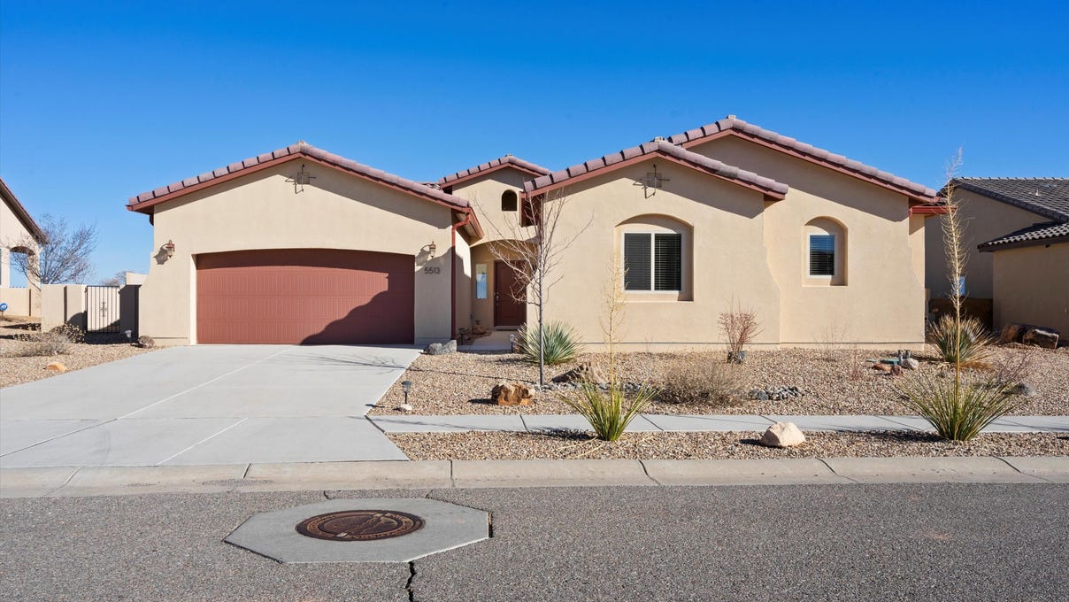 5513 PIKES PEAK Loop NE  