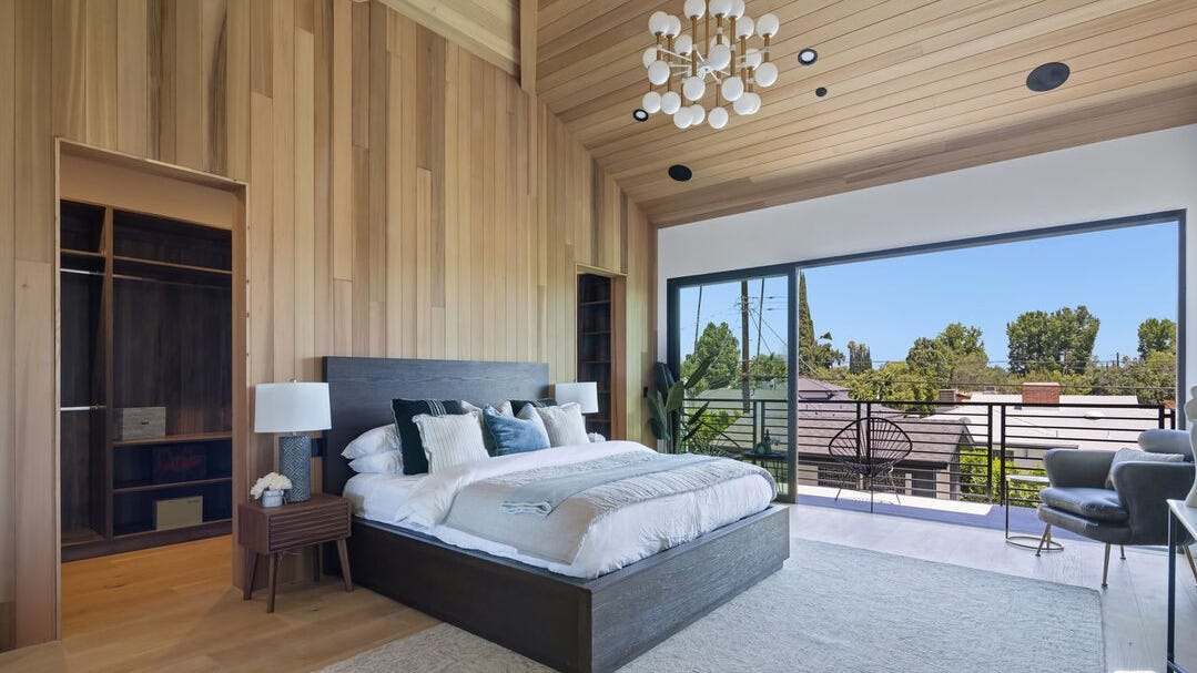 5222 Ventura Cyn Ave