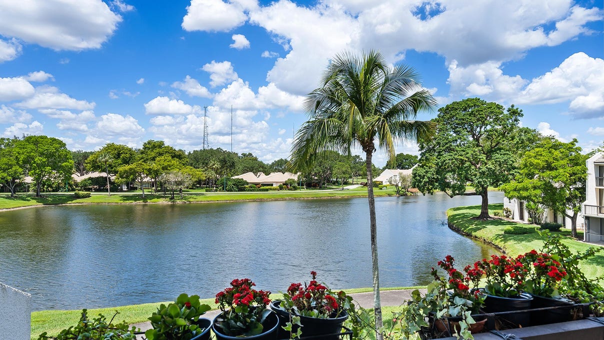 2905 Bridgewood Lane, Apt 2905, Boca Raton, FL 33434 Townhouse for Sale