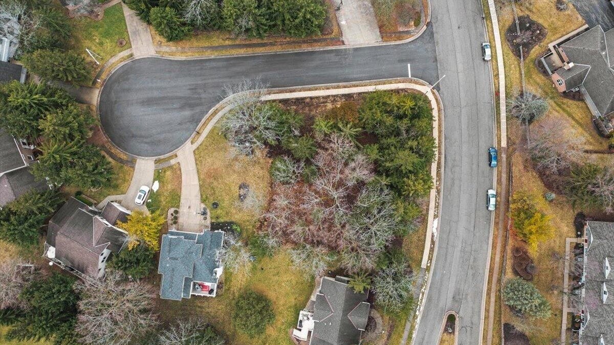 1800 Whispering Pnes Ln  