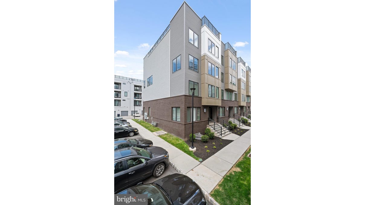 1010 Morton Aly  