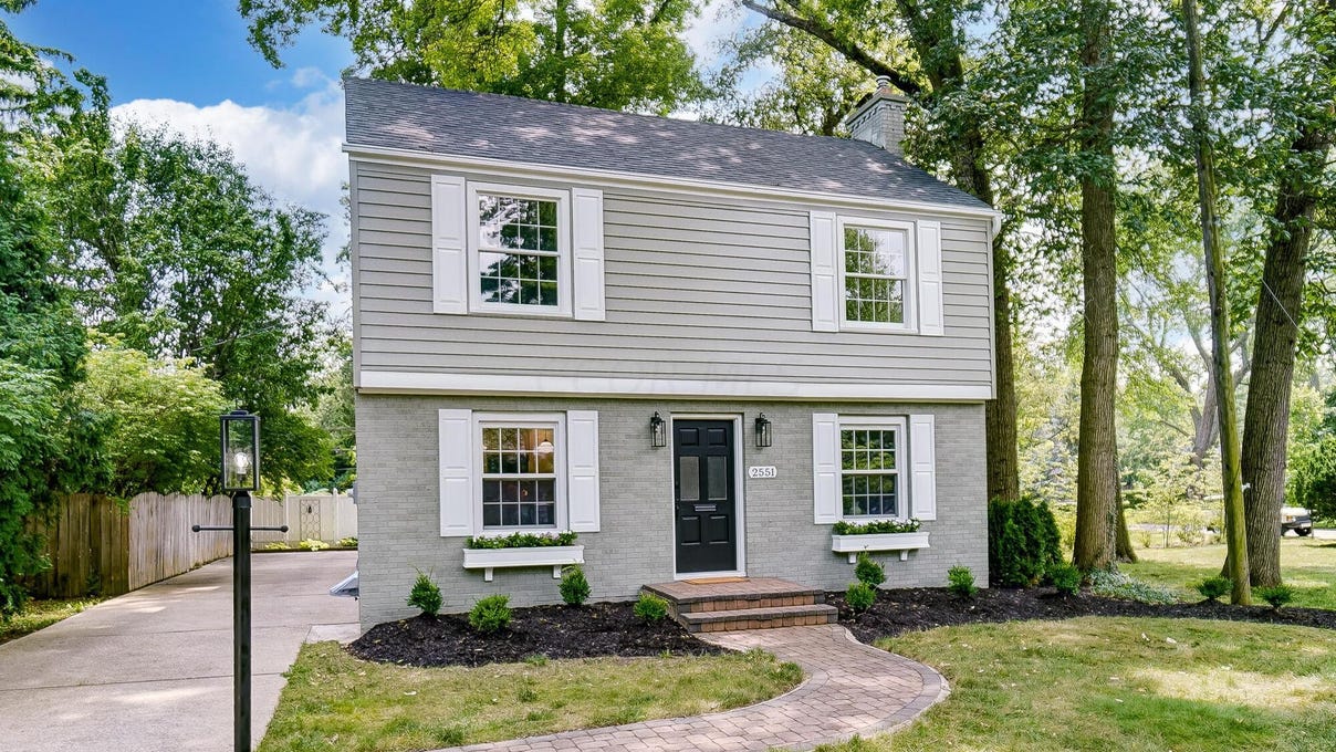 2551 Caroline Ave