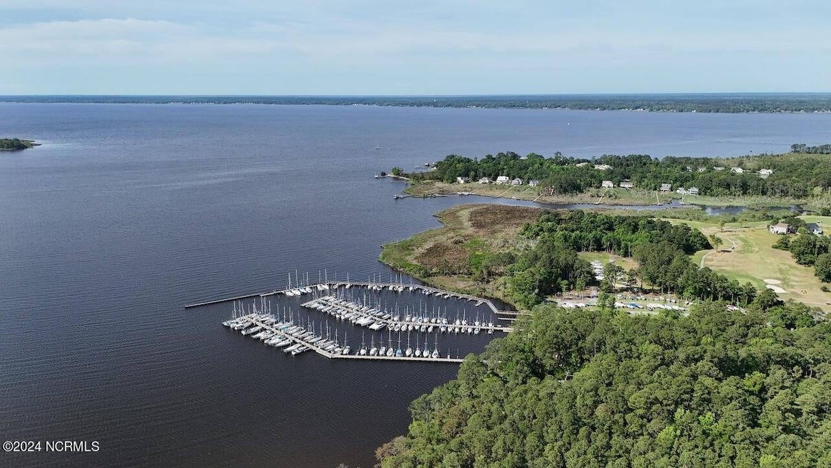 1011 Harbour Pointe Dr