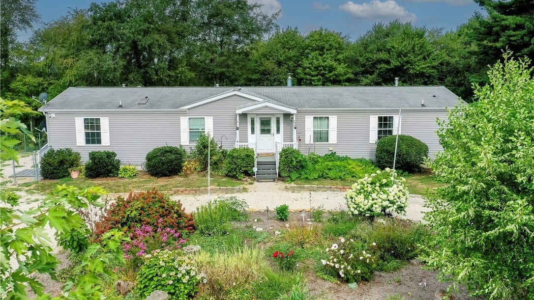 221 Canyon Rd SE