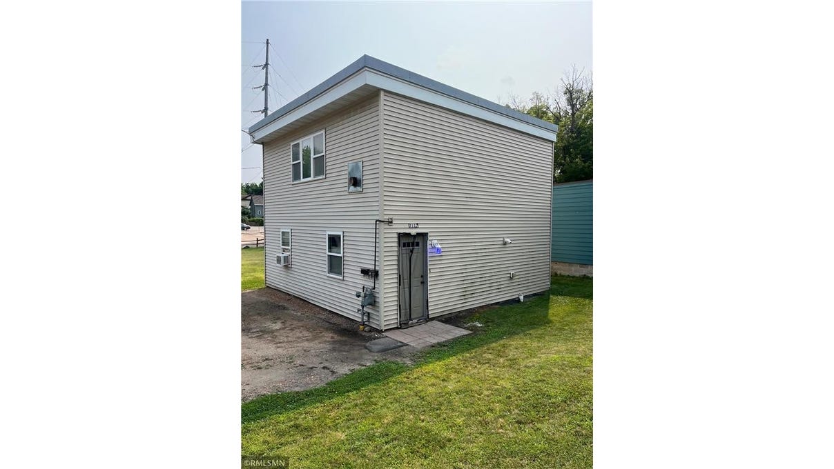 212 Main St E  