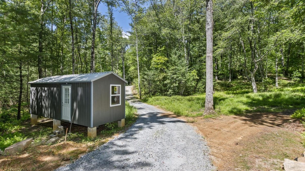 201 Sawyer Ln  