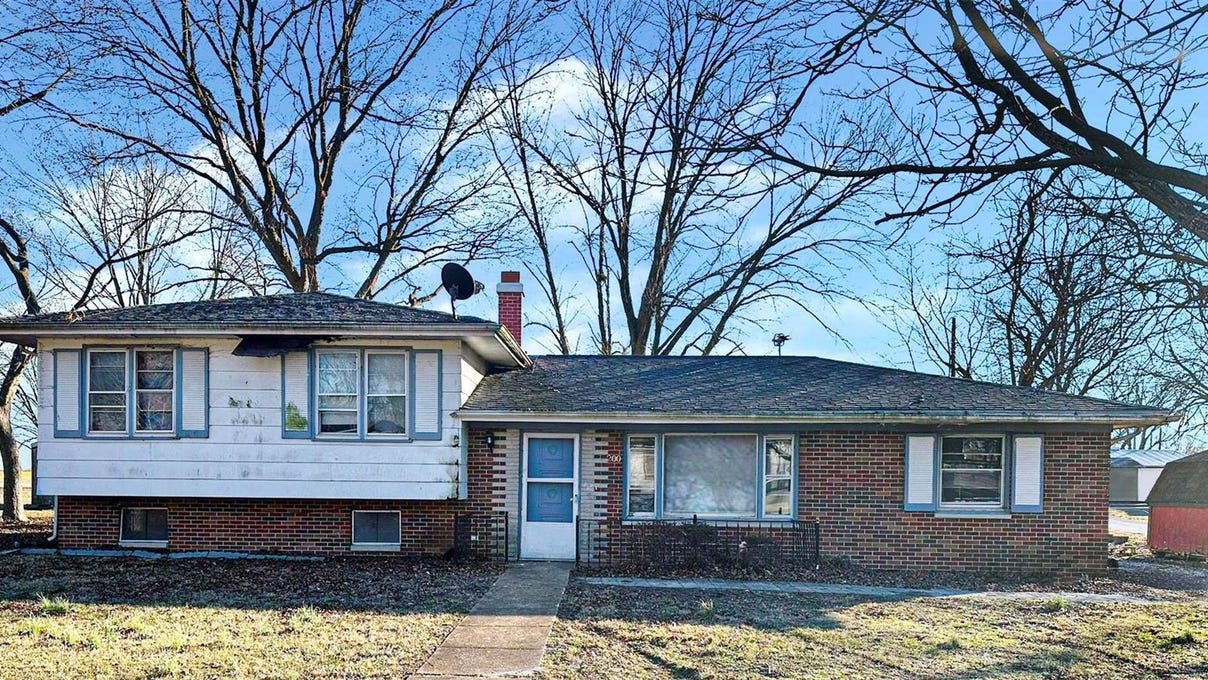 200 East Park St  