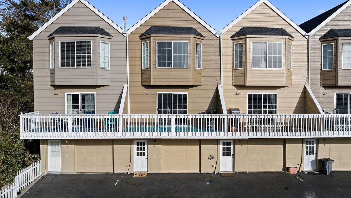 1581 Whispering Pnes Dr  