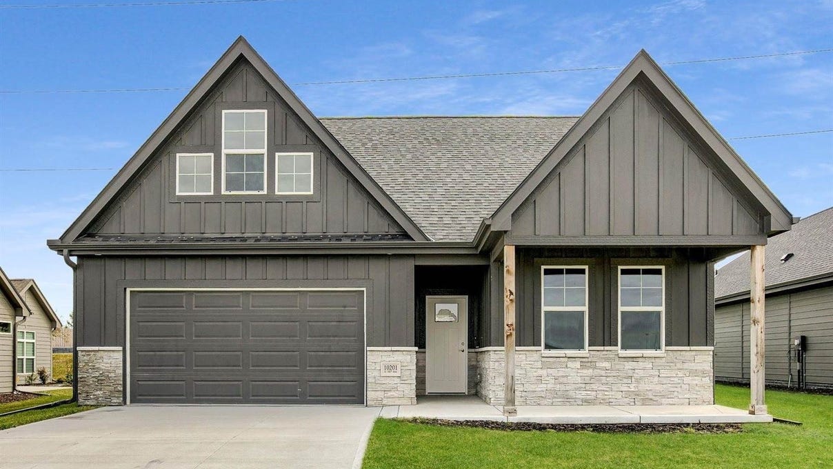 10202 S 180th Ave Cir  