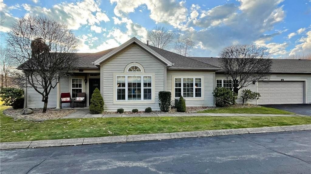 5645 Clingan Rd, Apt Unit 1A, Struthers, OH 44471 Apartment for Sale