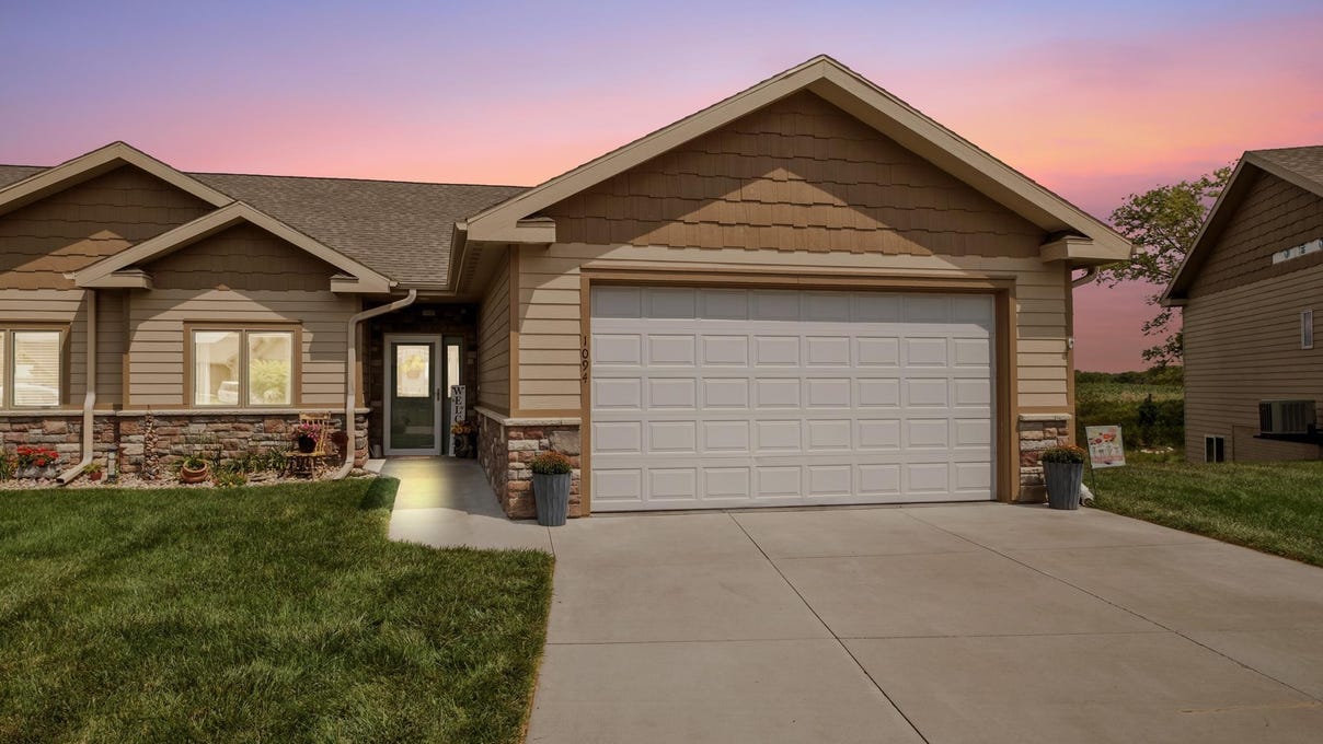 1094 Prairie Hl Cir  