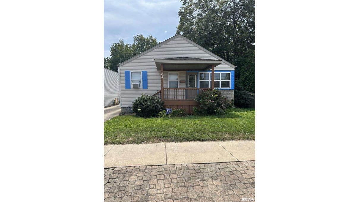 104 E North Grand Ave  