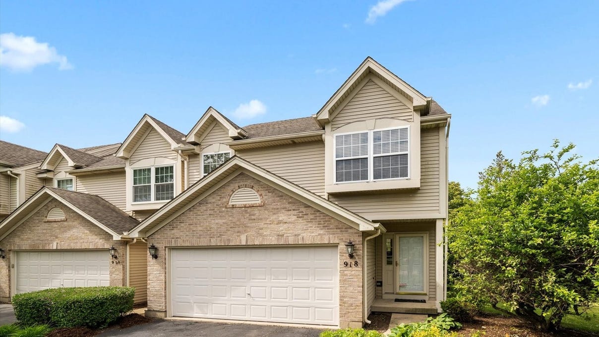 918 Windstone Court, Lake In The Hills, IL 60156 Townhouse for Sale