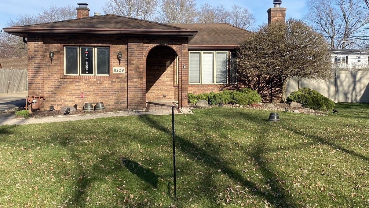 11209 S Normandy Ave