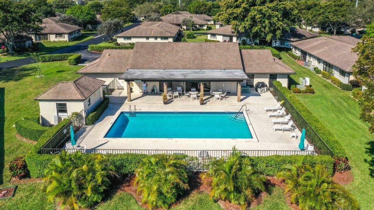 4877 Dovewood Road, Apt B, Boynton Beach, FL 33436 Townhouse for Sale