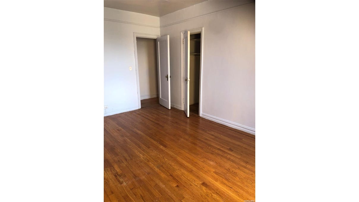 2166 E Bronx Park East  