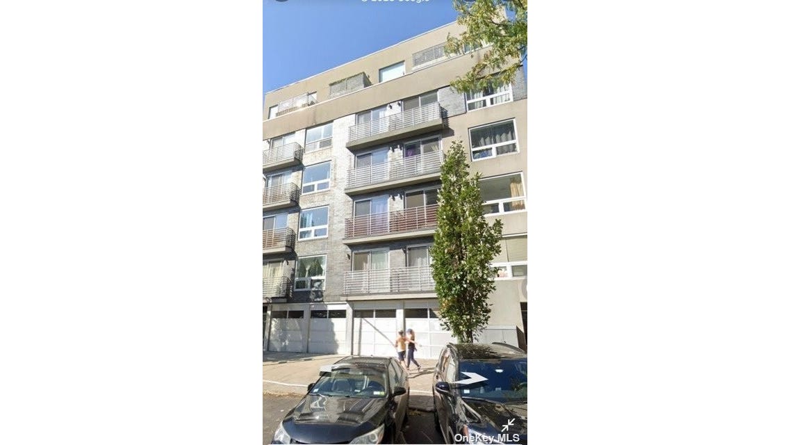21 Montrose Ave  