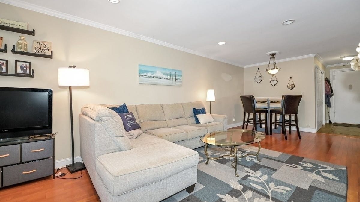 1 Birchwood Ct  