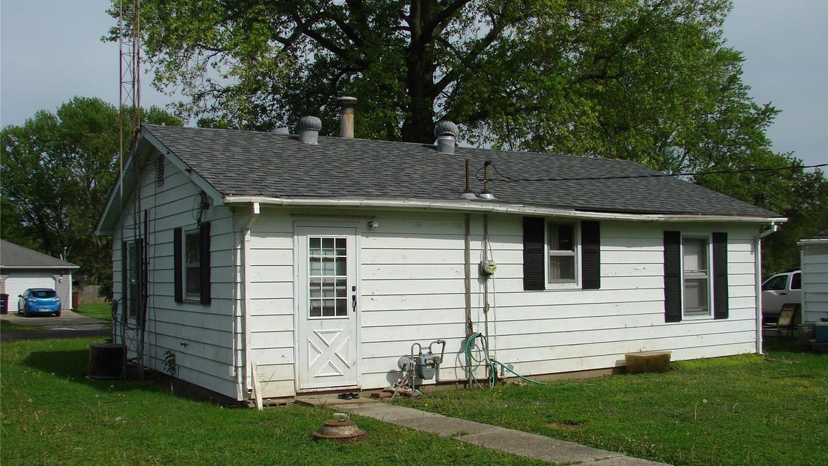 907 South Montgomery St  