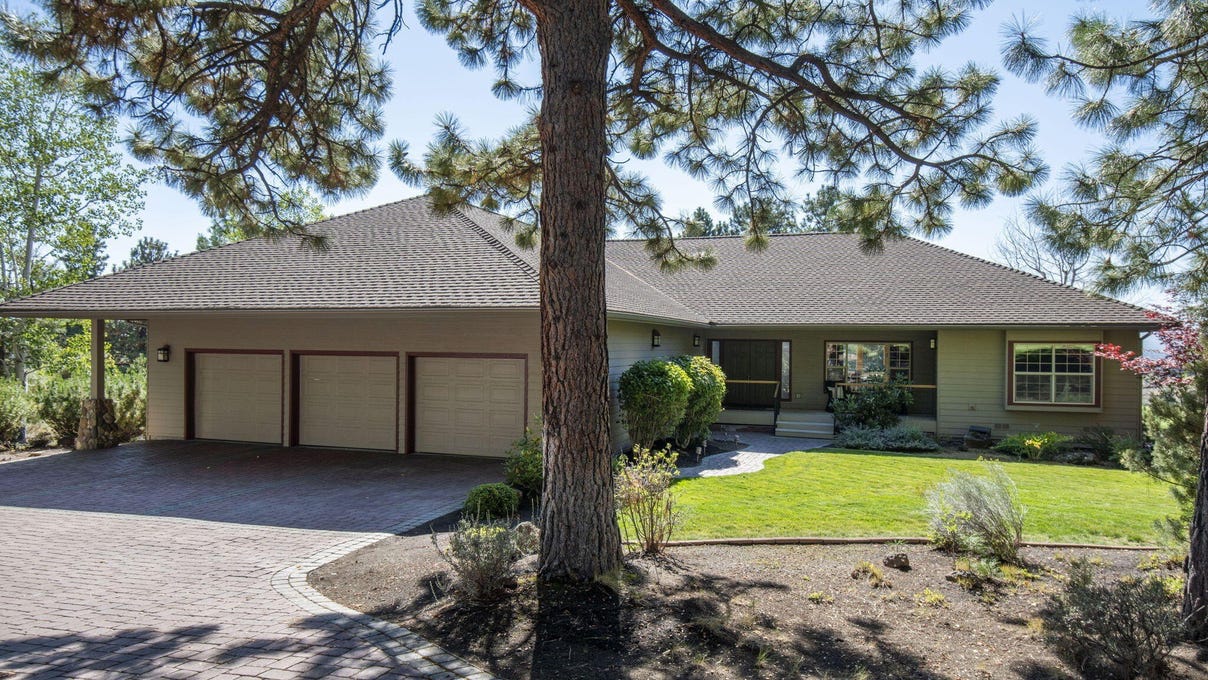 2916 NW Fairway Hts Dr  