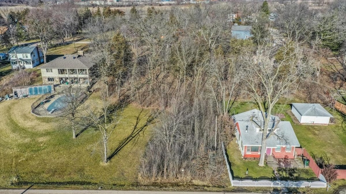 40963 N Champaign Dr  