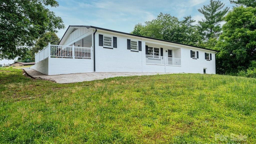3398 Shamrock Hts  